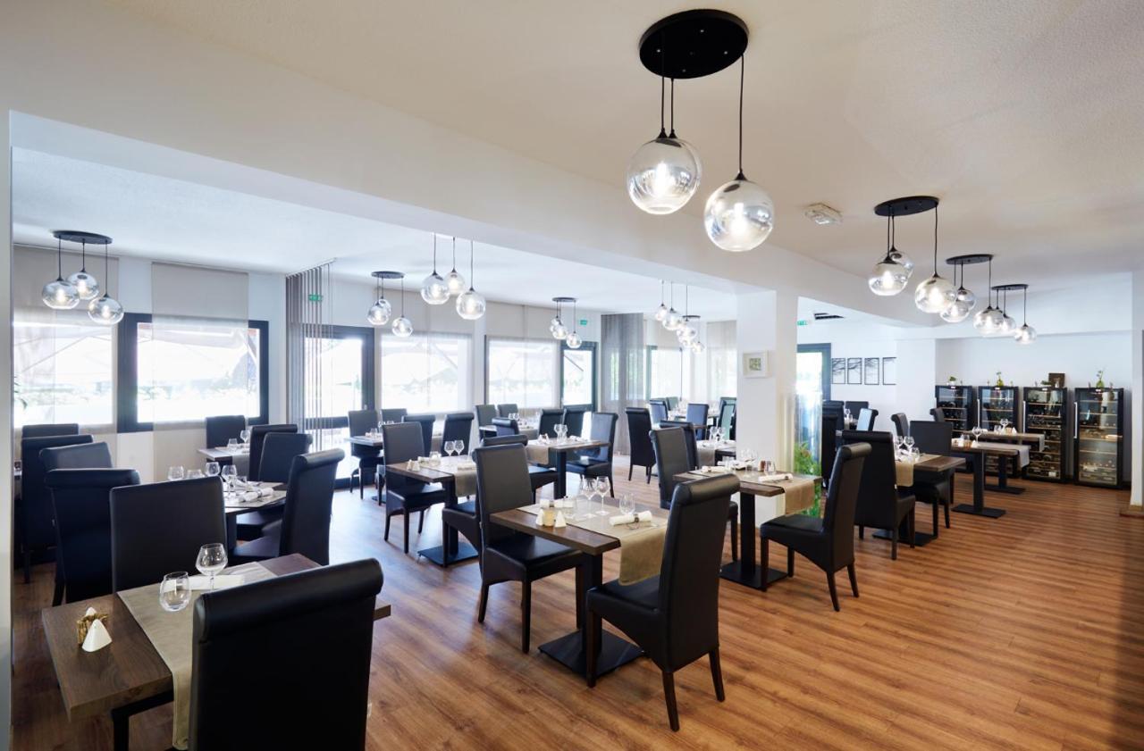 Logis Des Trois Massifs Hotel Claix  Екстериор снимка