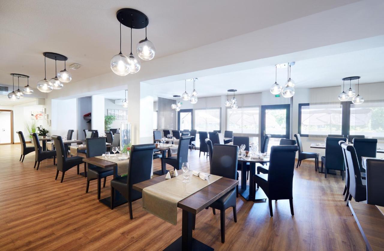 Logis Des Trois Massifs Hotel Claix  Екстериор снимка