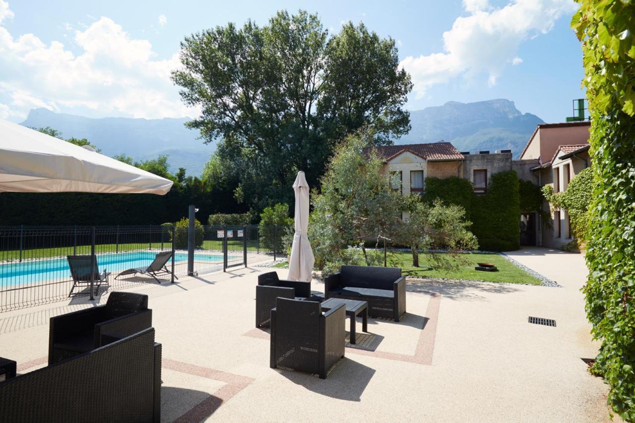 Logis Des Trois Massifs Hotel Claix  Екстериор снимка