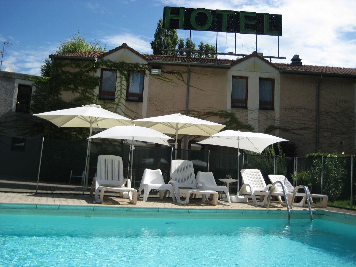 Logis Des Trois Massifs Hotel Claix  Екстериор снимка