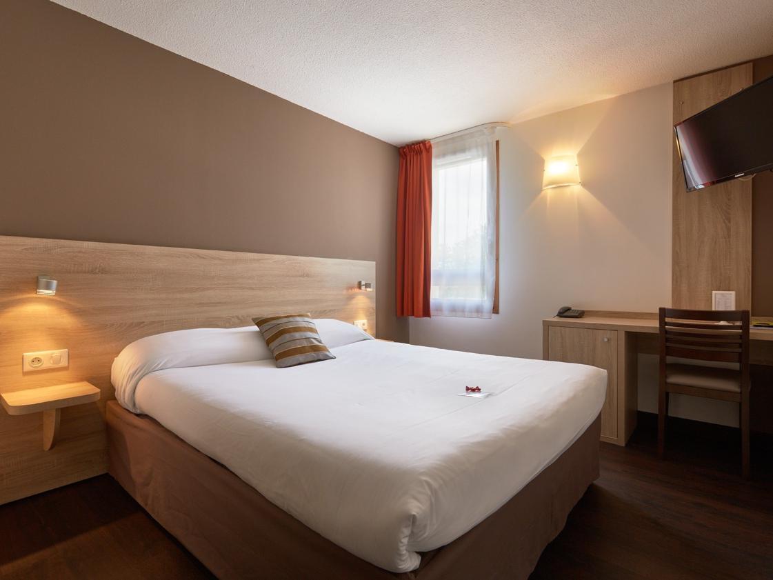 Logis Des Trois Massifs Hotel Claix  Екстериор снимка