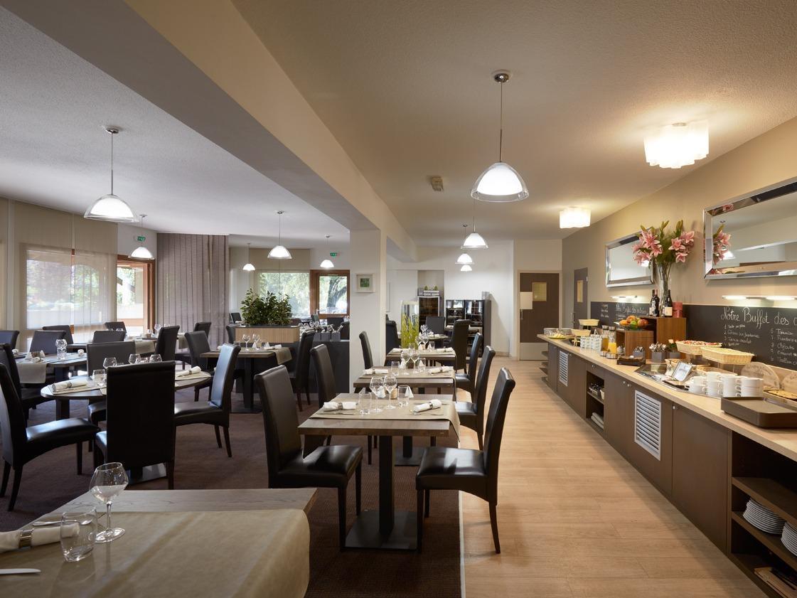 Logis Des Trois Massifs Hotel Claix  Екстериор снимка
