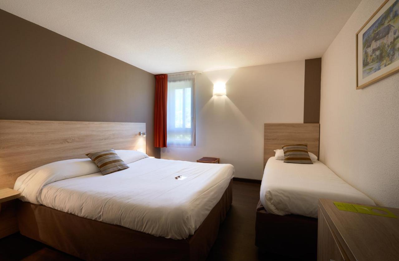 Logis Des Trois Massifs Hotel Claix  Екстериор снимка