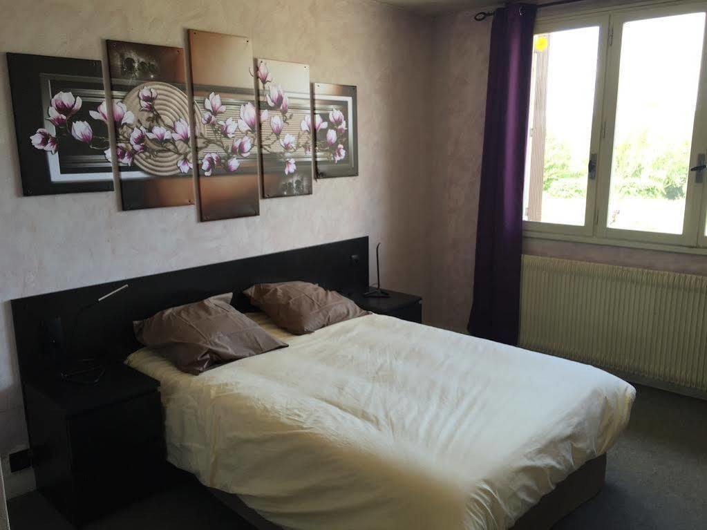 Logis Des Trois Massifs Hotel Claix  Екстериор снимка