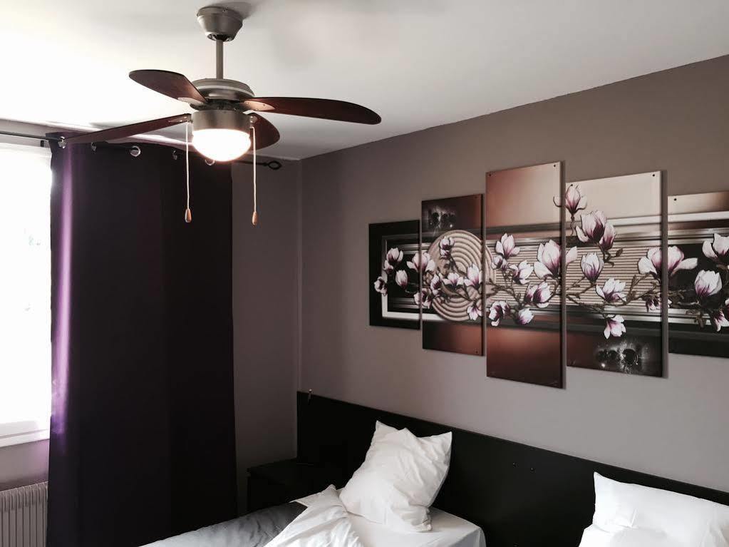 Logis Des Trois Massifs Hotel Claix  Екстериор снимка