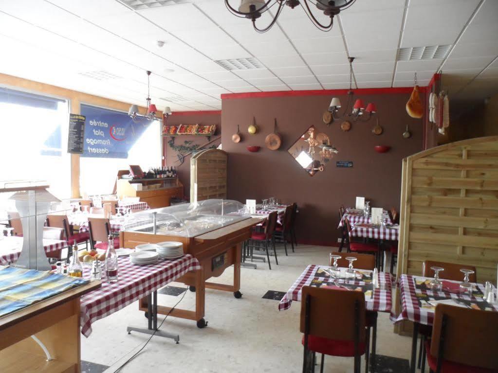 Logis Des Trois Massifs Hotel Claix  Екстериор снимка