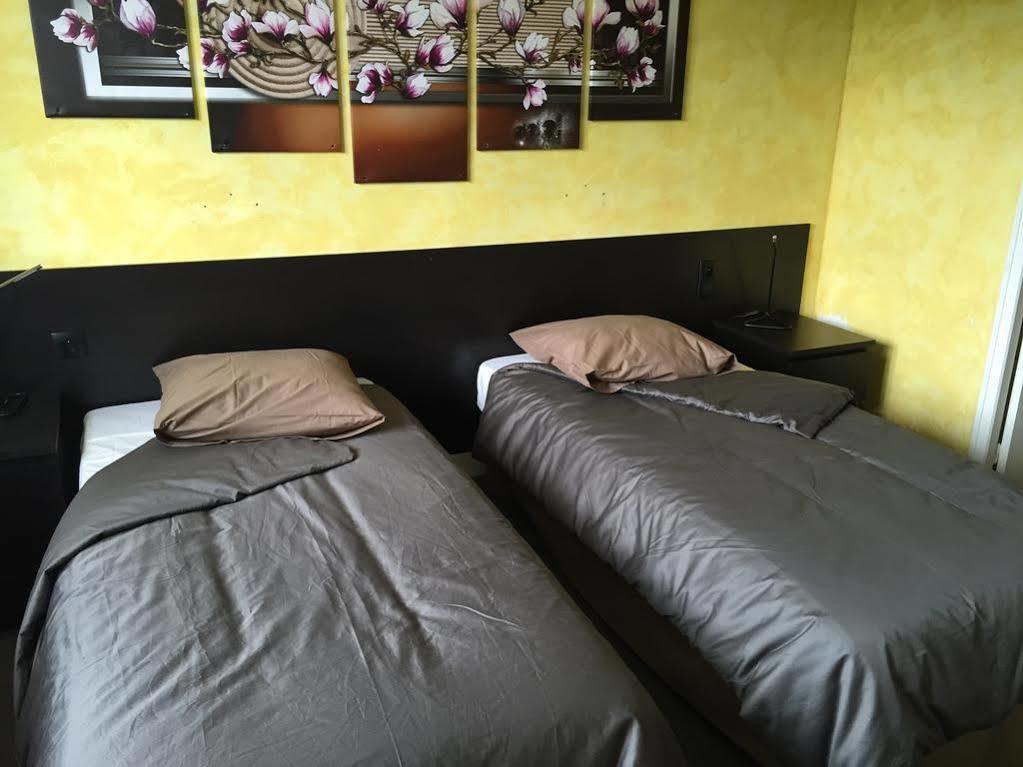 Logis Des Trois Massifs Hotel Claix  Екстериор снимка