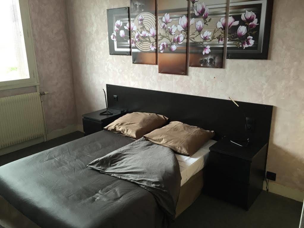 Logis Des Trois Massifs Hotel Claix  Екстериор снимка